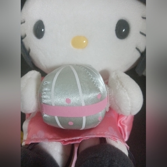 LIMITED EDITION Hello Kitty dressed in a traditional Japanese Kokeshi doll style - Picture 8 of 13